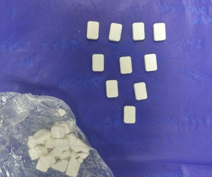 عميل سري يوقع بـ 26 مشتبهًا بتجارة المخدرات